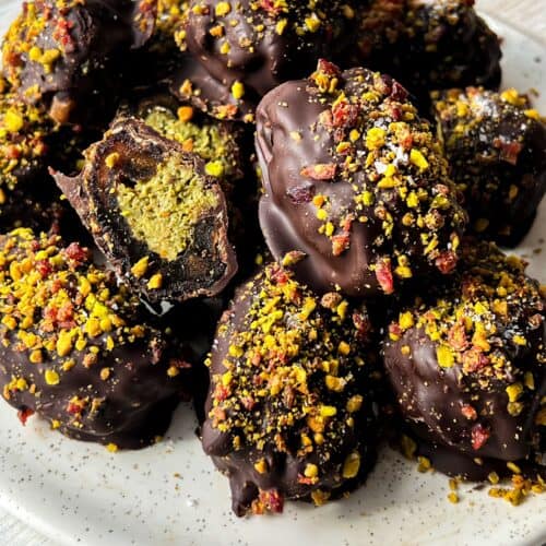Dubai Kunafa Pistachio Chocolate Dates (21 Pieces | 16.01 oz / 1 lb / 454g)