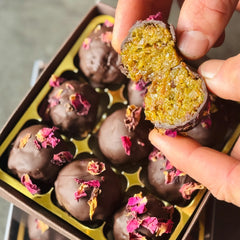 Dubai Kunafa Pistachio Chocolate Truffle (41 Pieces | 16.01 oz / 1 lb / 454g)