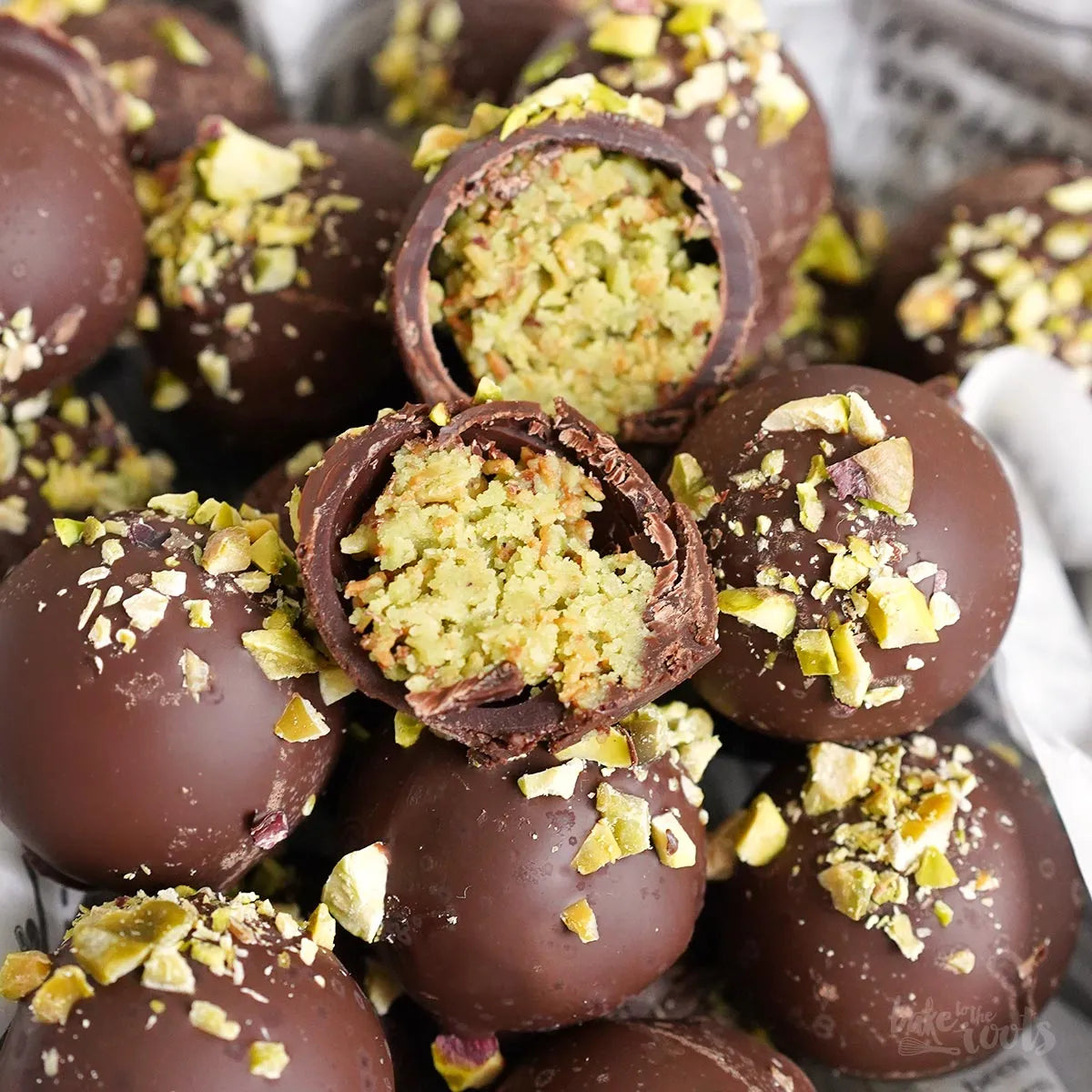 Dubai Kunafa Pistachio Chocolate Truffle (41 Pieces | 16.01 oz / 1 lb / 454g)