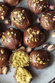 Dubai Kunafa Pistachio Chocolate Truffle (41 Pieces | 16.01 oz / 1 lb / 454g)
